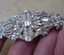 BroochPlat9